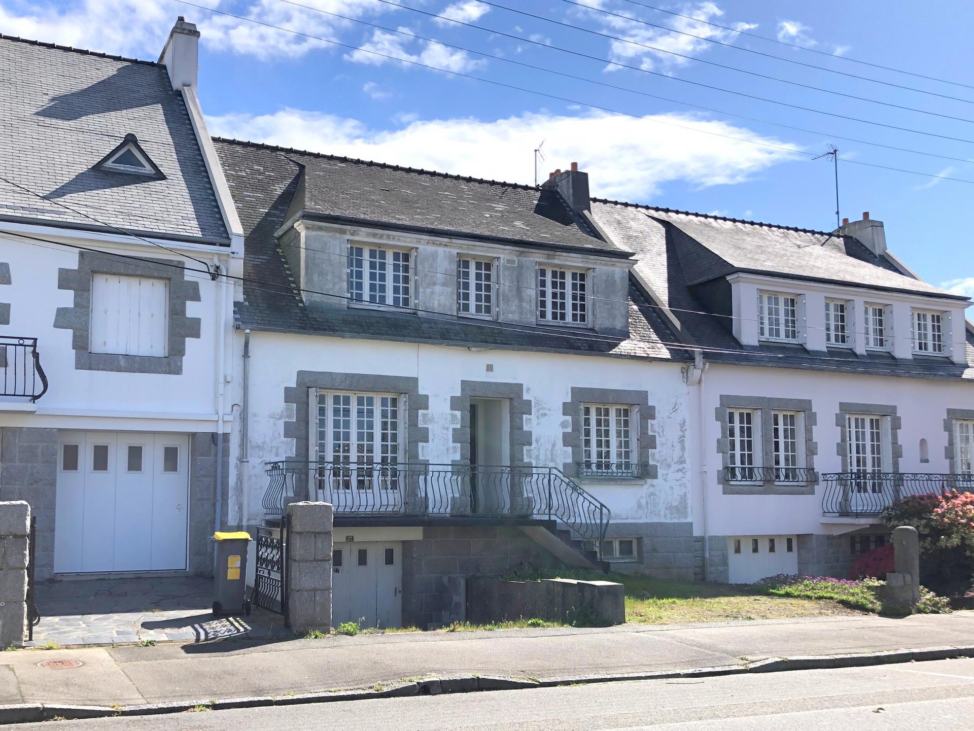 BREST : petit prix pour cette belle et grande maison bien placée à renover