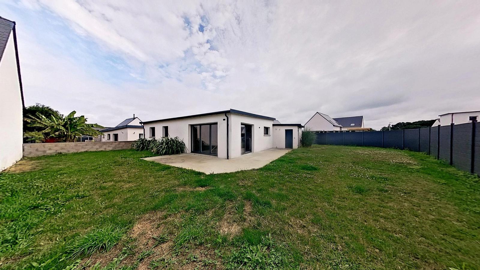 Maison récente T5 de 2020 tout de plain-pied avec garage et jardin.