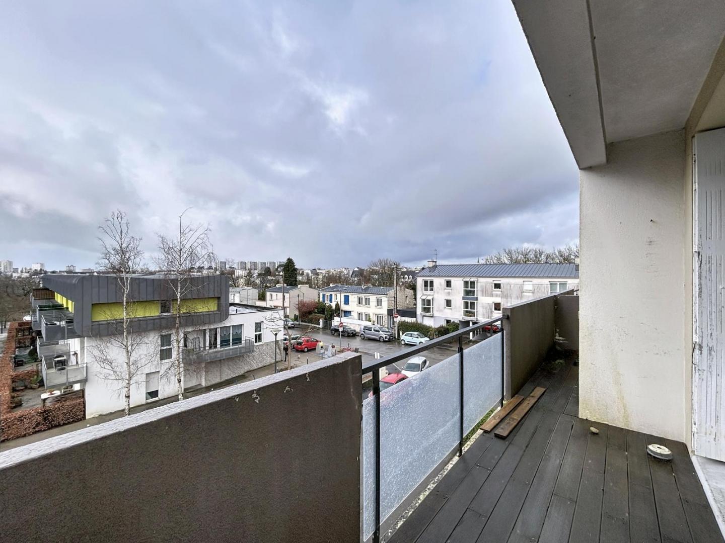 BREST KERICHEN : Bel appartement T5 de 98m2 au dernier étage avec parking privé