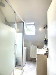 GUILERS : propriété avec maison 7 pièces et grand terrain au calme