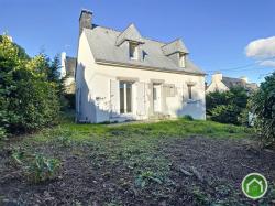 LE BOT : en impasse, très jolie propriété  T4bis rénovée avec sous-sol complet et jardin