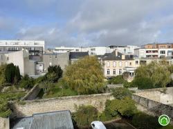 BREST CENTRE-VILLE : en dernier étage, joli appartement de 48m² avec vue sur la rade