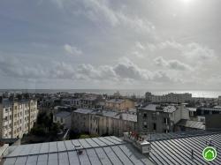 BREST CENTRE-VILLE : en dernier étage, joli appartement de 48m² avec vue sur la rade