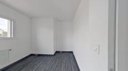 Maison récente T5 de 2020 tout de plain-pied avec garage et jardin.
