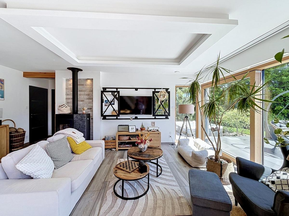 GUILERS : Maison aux lignes contemporaines de 2018 à tendance passive