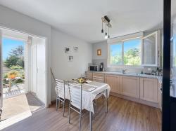 Au bord de l'eau, ravissante propriété avec demeure 7 pièces, terrasses et parcelle de 1900m²