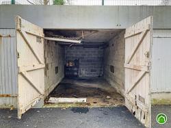 BREST : en impasse, garage fermé avec accès aisé