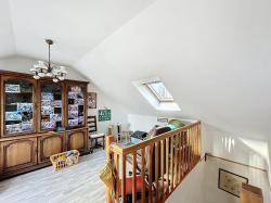 BREST QUATRE MOULINS : Jolie maison contemporaine de 94m2 avec double garage à rénover