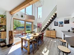 GUILERS : Maison aux lignes contemporaines de 2018 à tendance passive