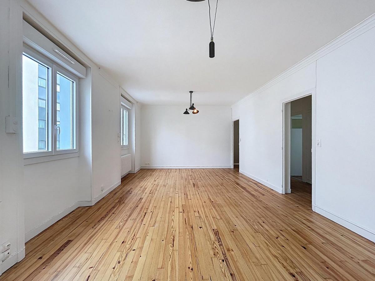 HYPER CENTRE BREST : À LOUER AGRÉABLE APPARTEMENT T3 DE 92,5 M²