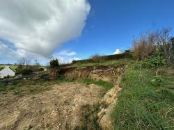 PLOUIDER : JOLI TERRAIN À BÂTIR DE 1062M2, HORS LOTISSEMENT, AVEC PERMIS DE CONSTRUIRE ACCORDÉ