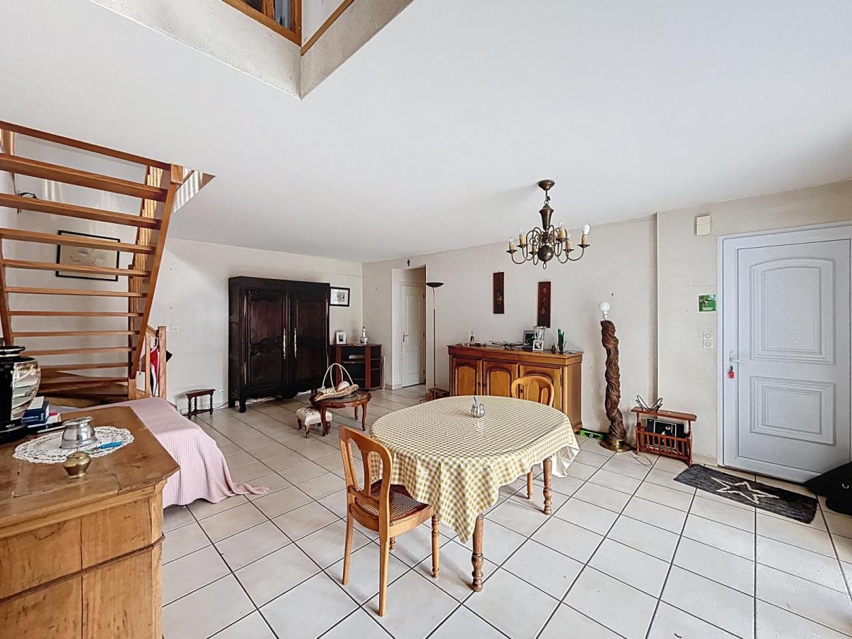 BREST QUATRE MOULINS : Jolie maison contemporaine de 94m2 avec double garage à rénover