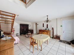 BREST QUATRE MOULINS : Jolie maison contemporaine de 94m2 avec double garage à rénover