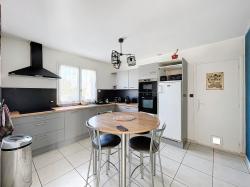 MILIZAC PROCHE DU BOURG : Jolie maison familiale de 135m2 sur sous sol