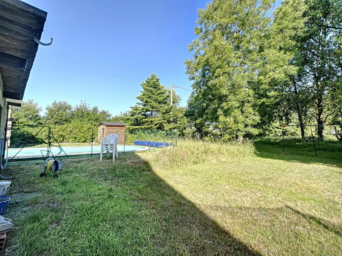 GUILERS : propriété avec maison 7 pièces et grand terrain au calme