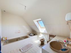 PLOUDALMEZEAU : Proche plages, jolie maison traditionnelle de 107m2 édifiée sur sous sol complet