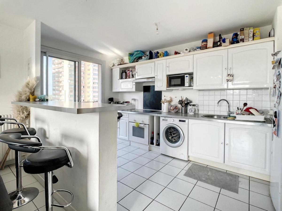 BEL APPARTEMENT T4 AVEC TRIPLE EXPOSITION ET GRAND BALCON