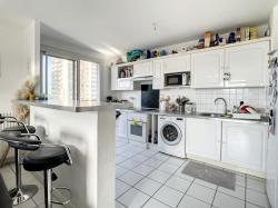 BEL APPARTEMENT T4 AVEC TRIPLE EXPOSITION ET GRAND BALCON