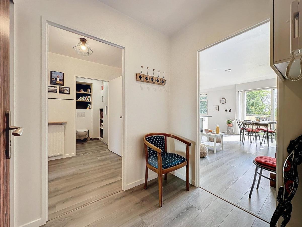 LE RELECQ-KERHUON: T3 MEUBLÉ LUMINEUX AVEC BALCON ET PLACE DE PARKING