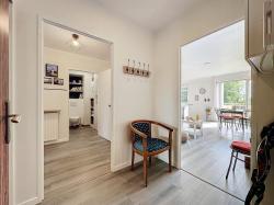 LE RELECQ-KERHUON: T3 MEUBLÉ LUMINEUX AVEC BALCON ET PLACE DE PARKING