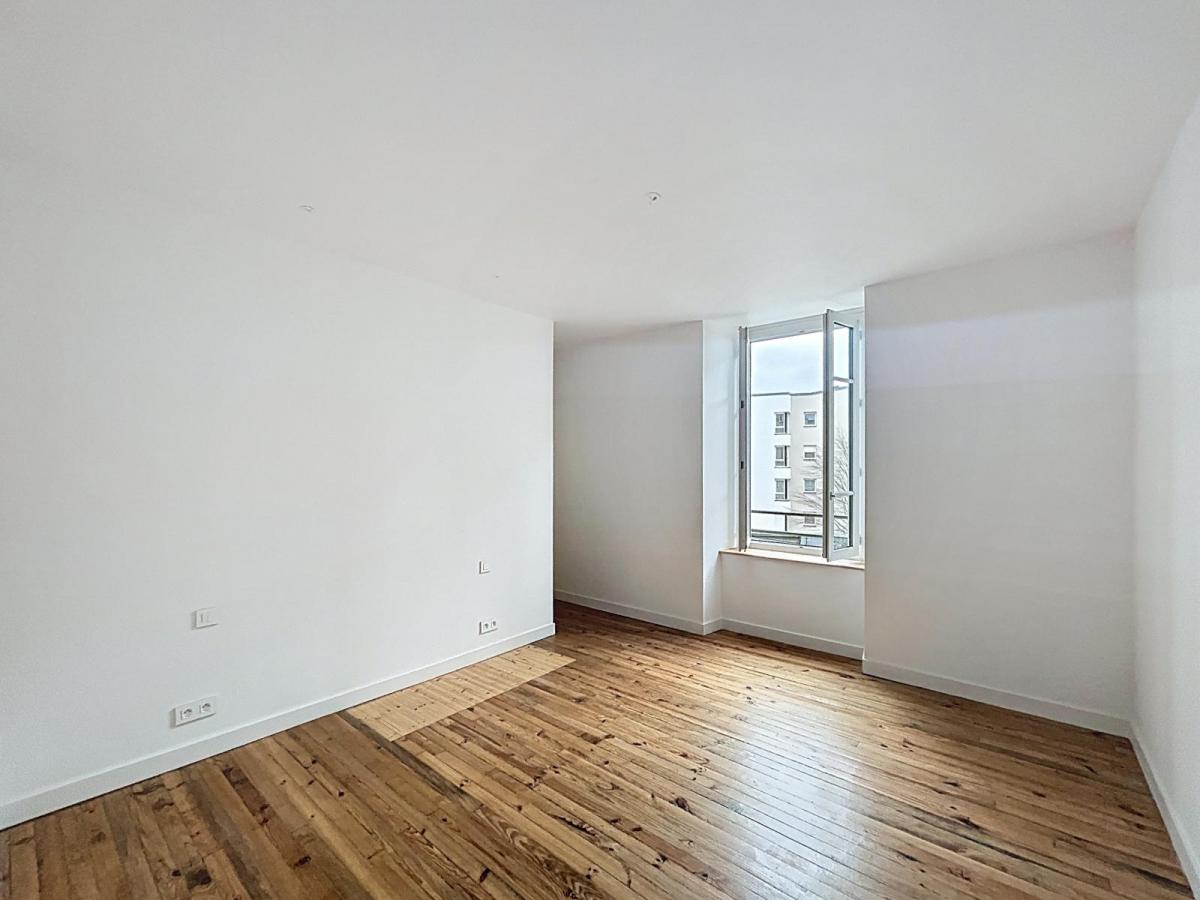 BREST HYPER CENTRE : Charmant appartement T5 de 105m2 dans un immeuble bourgeois