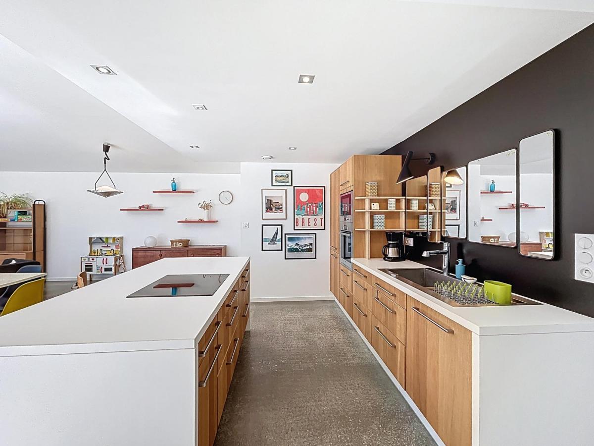 BREST RESTIC : Maison contemporaines aux tendances passives dans un environnement verdoyant