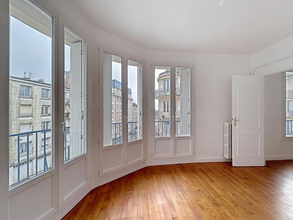 BREST HYPER CENTRE : Appartement lumineux de 100m2 dans un immeuble d'angle