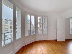 BREST HYPER CENTRE : Appartement lumineux de 100m2 dans un immeuble d'angle