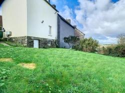 PONT-DE-BUIS : Agréable studio rénové en dernier étage