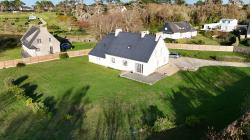 LANDUNVEZ : Proche du port d'Argenton, magnifique propriété avec accès direct à la plage de Gwen Trez