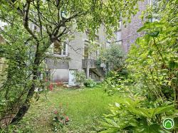 BREST CENTRE : charmante maison T7 bis des années 30 avec jardinet, à rénover 