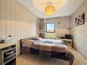 LE RELECQ-KERHUON: BELLE MAISON COMTEMPORAINE DE130m², 4 CHAMBRES