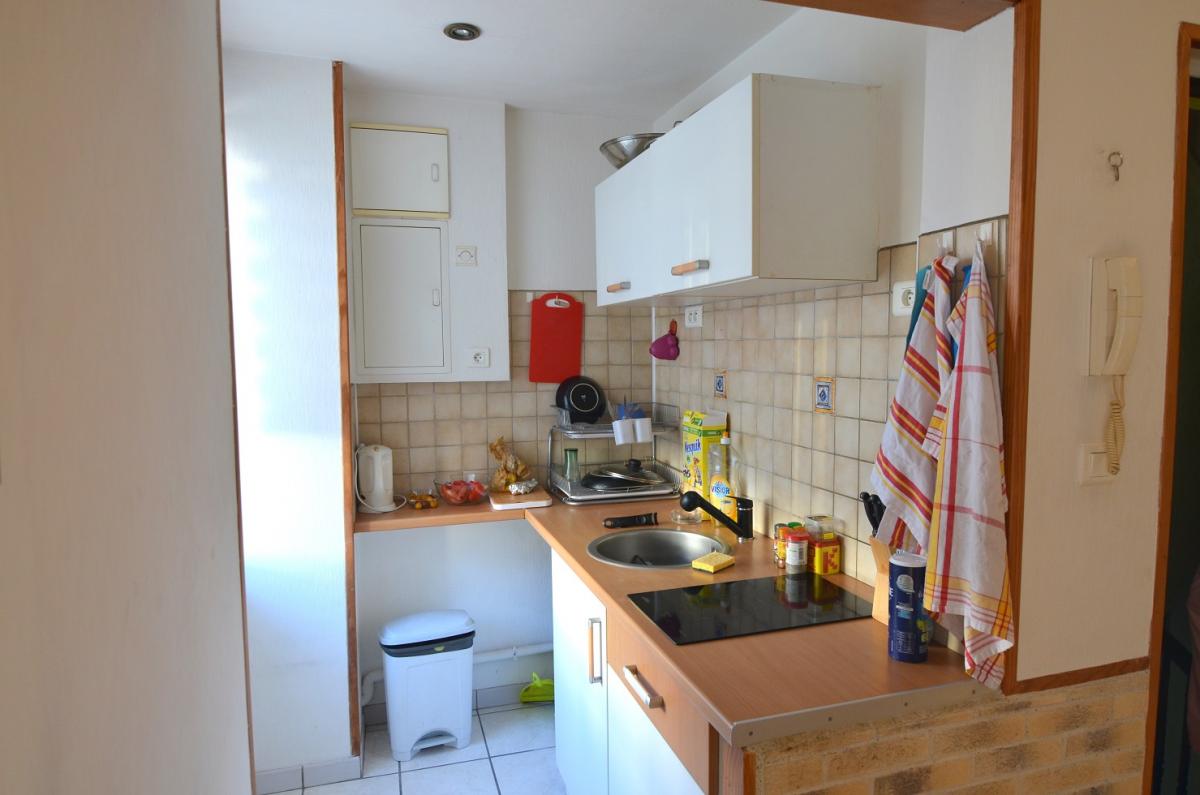 CHATEAULIN : bel immeuble de 3 niveaux comprenant 5 appartements 