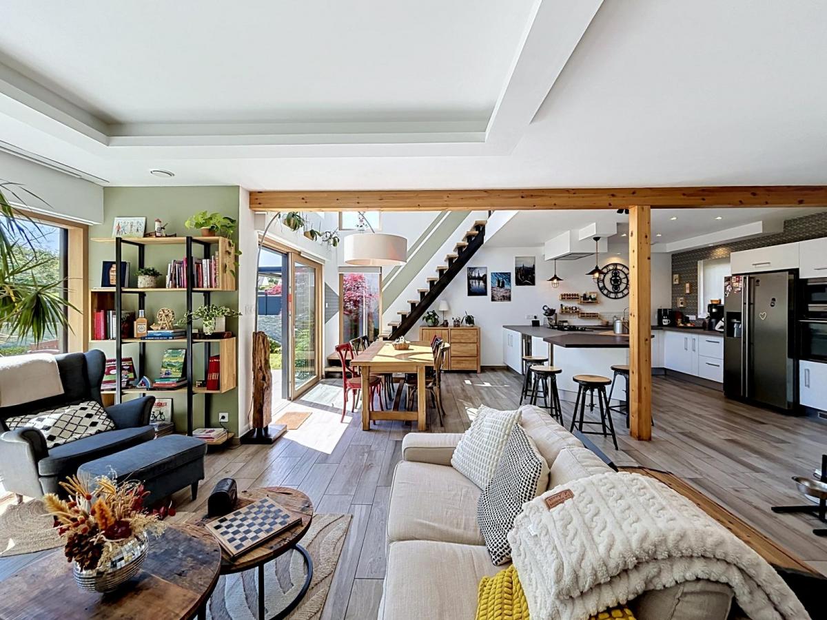 GUILERS : Maison aux lignes contemporaines de 2018 à tendance passive