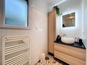 LE RELECQ-KERHUON: BELLE MAISON COMTEMPORAINE DE130m², 4 CHAMBRES