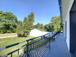 GUILERS : propriété avec maison 7 pièces et grand terrain au calme