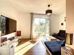 GUILERS : propriété avec maison 7 pièces et grand terrain au calme