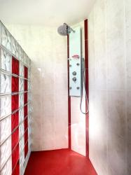 GUILERS : propriété avec maison 7 pièces et grand terrain au calme