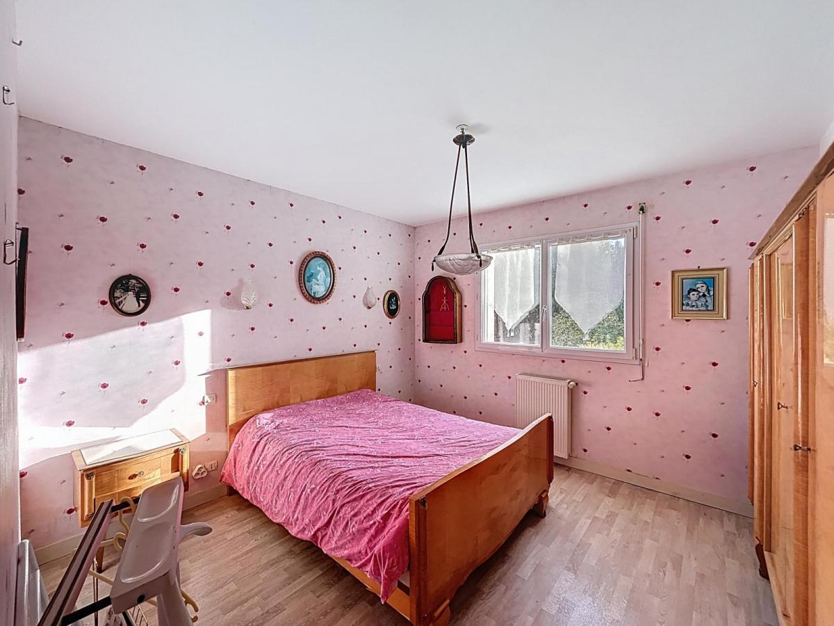 BREST QUATRE MOULINS : Jolie maison contemporaine de 94m2 avec double garage à rénover