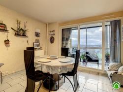 BREST BELLEVUE : Bel appartement de 100m² avec 4 chambres, balcon fermé et place de parking