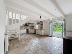 LANDÉDA : proche mer, jolie maison en pierres atypique