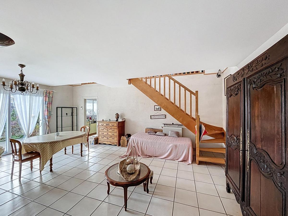 BREST QUATRE MOULINS : Jolie maison contemporaine de 94m2 avec double garage à rénover