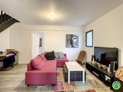 PLOUDALMEZEAU : grand appartement duplex avec 3 chambres, accès privatif, balcon et stationnement 