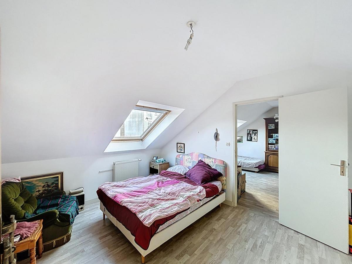 BREST QUATRE MOULINS : Jolie maison contemporaine de 94m2 avec double garage à rénover