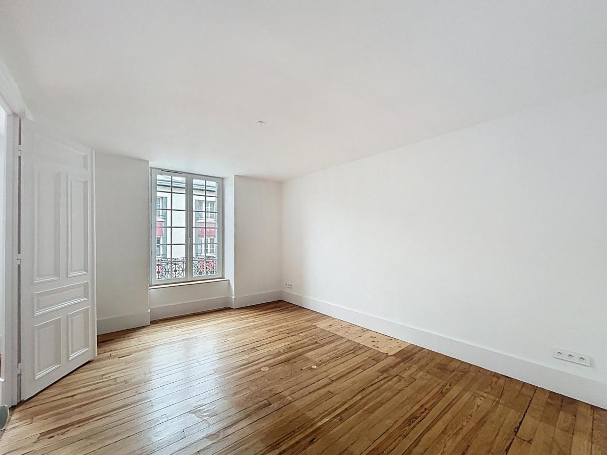 BREST HYPER CENTRE : Charmant appartement T5 de 105m2 dans un immeuble bourgeois