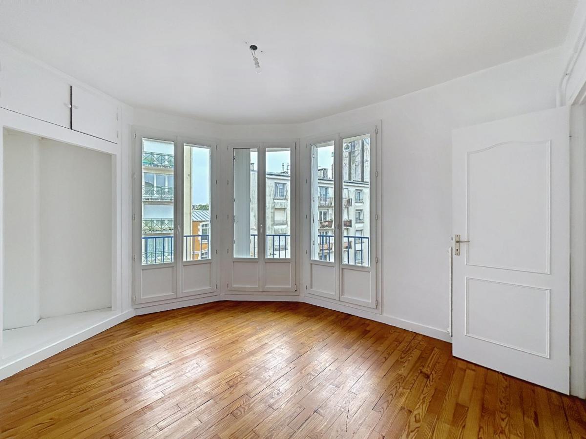 BREST HYPER CENTRE : Appartement lumineux de 100m2 dans un immeuble d'angle
