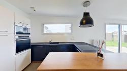Maison récente T5 de 2020 tout de plain-pied avec garage et jardin.