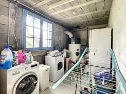 GUILERS : propriété avec maison 7 pièces et grand terrain au calme