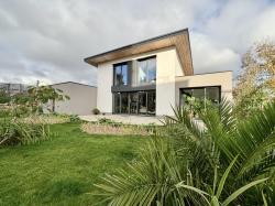 GUIPAVAS : Belle contemporaine d'architecte 7 pièces en viager
