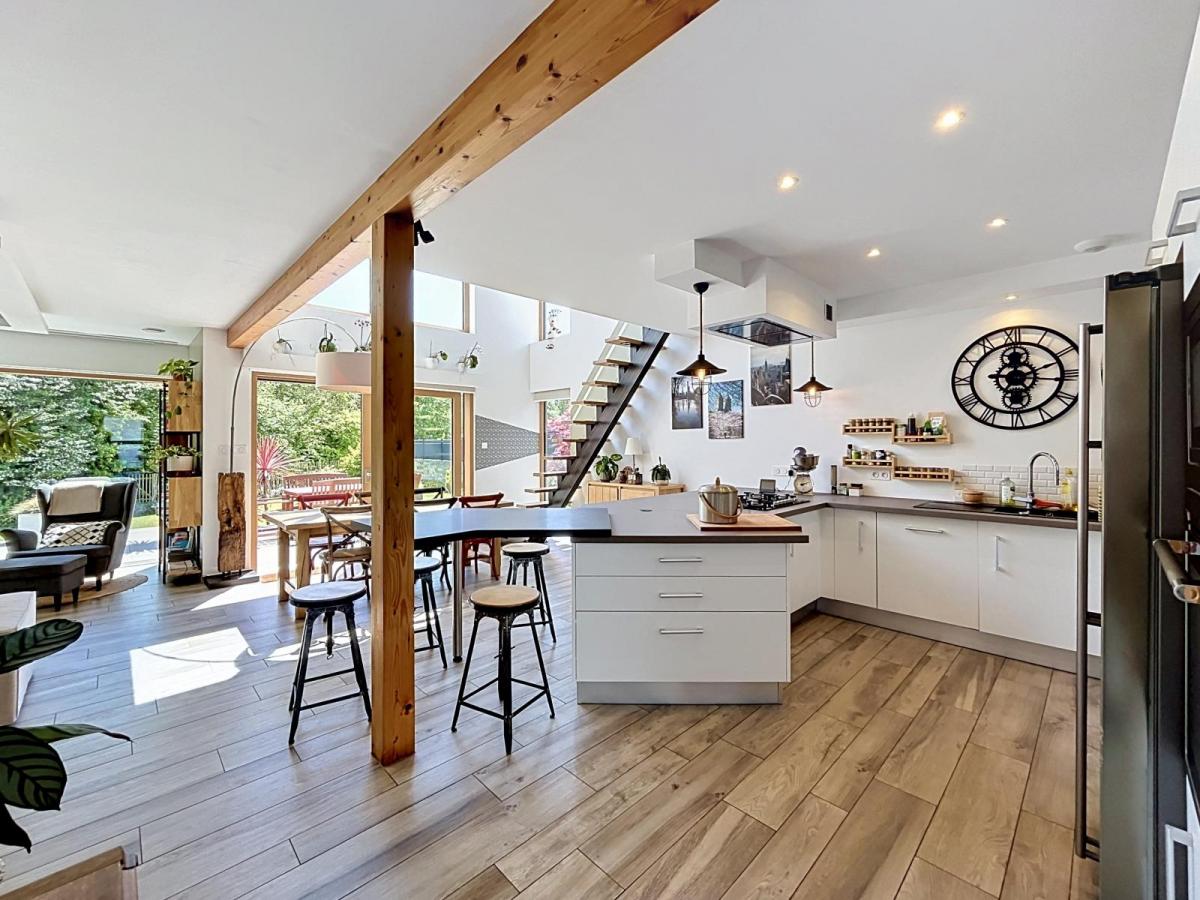 GUILERS : Maison aux lignes contemporaines de 2018 à tendance passive